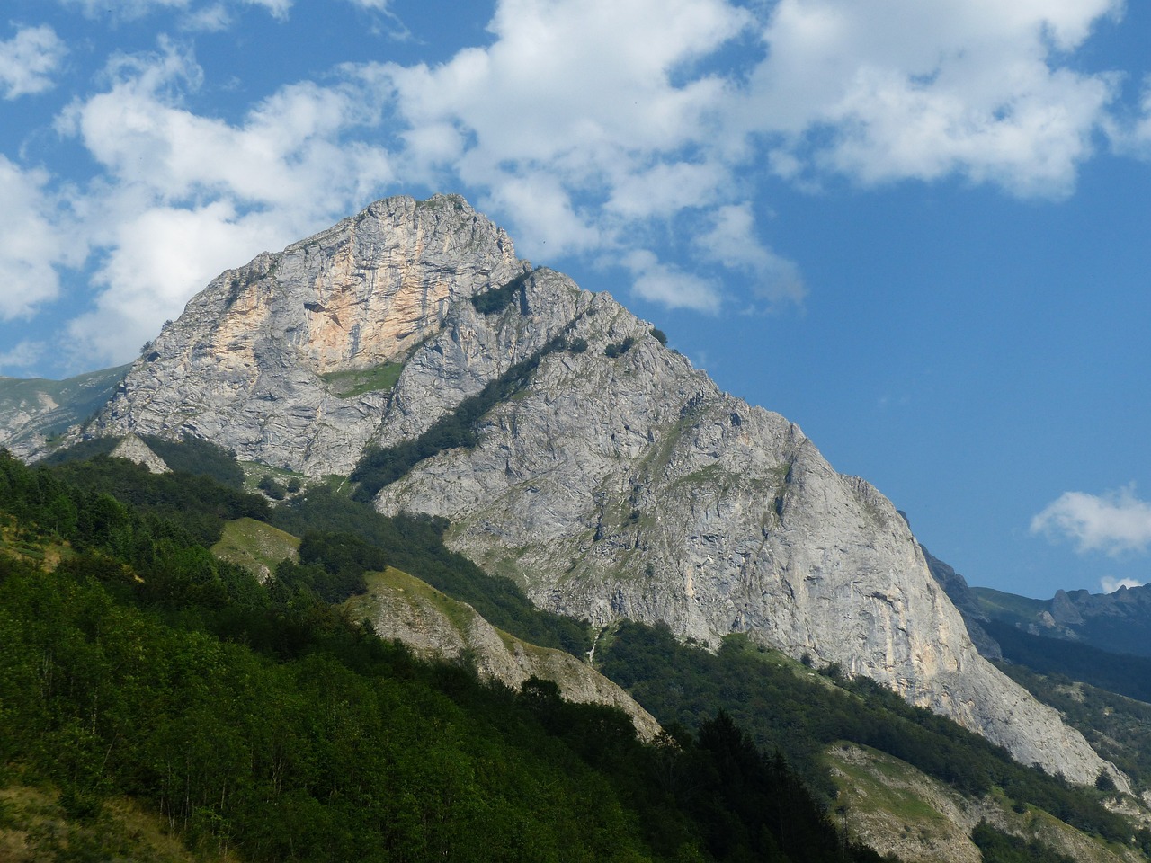 淮礦東方藍(lán)海引領(lǐng)行業(yè)變革，共創(chuàng)美好未來(lái)，最新動(dòng)態(tài)速遞