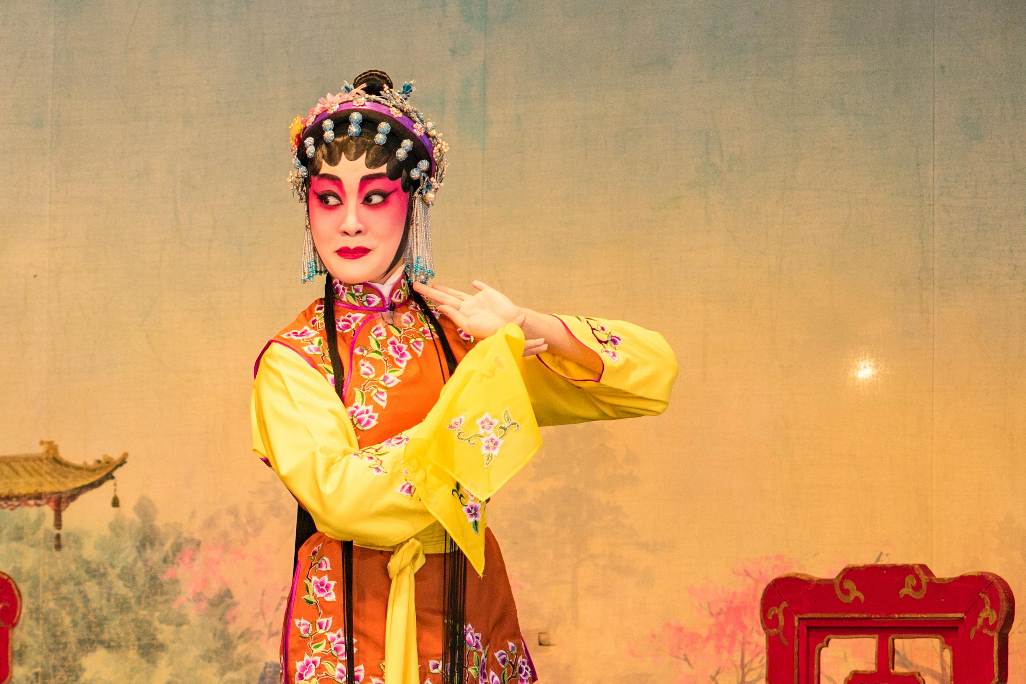 傳統(tǒng)與現(xiàn)代交融的廟會表演盛宴